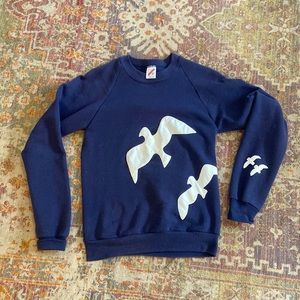 Vintage sweatshirt beach seagulls